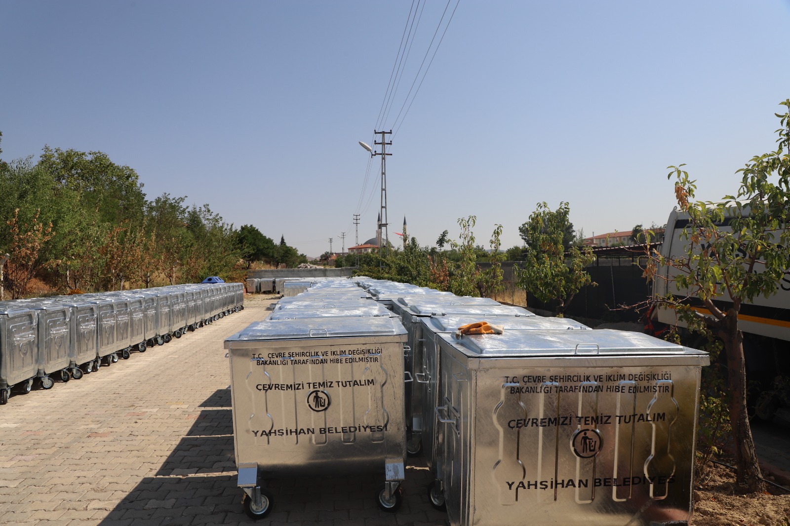 yeni-cop-konteynerlerimiz-yerlerini-almaya-hazir